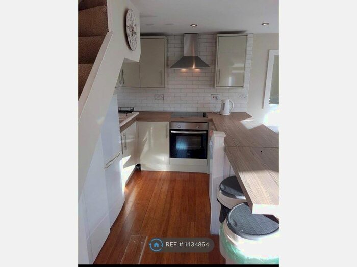 2 Bedroom End Of Terrace House To Rent In Somerset Mews, Cardiff, CF11