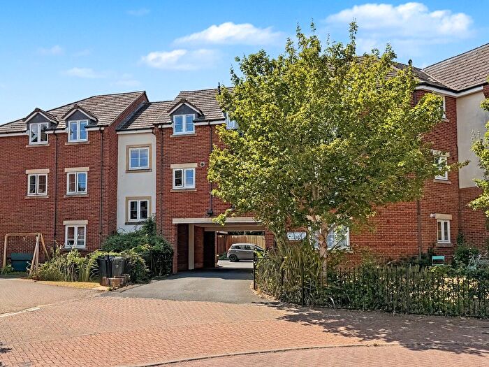 2 Bedroom Flat For Sale In Dennetts Close, Daventry, Northamptonshire, NN11