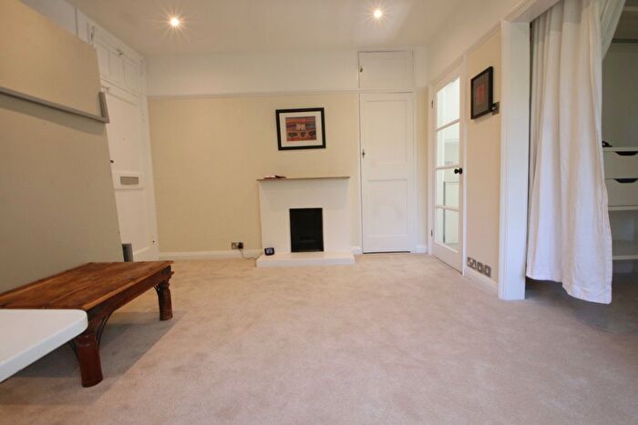 Studio To Rent In Erskine Hill, Golders Green, NW11