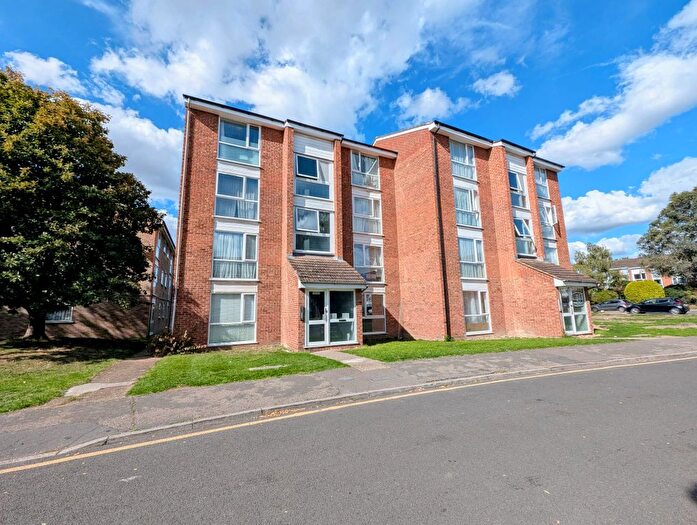 1 Bedroom Flat For Sale In Dellow Close, Newbury Park, IG2