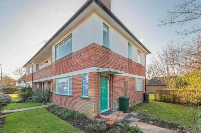 2 Bedroom Flat To Rent In Denison Close, East Finchley, N2