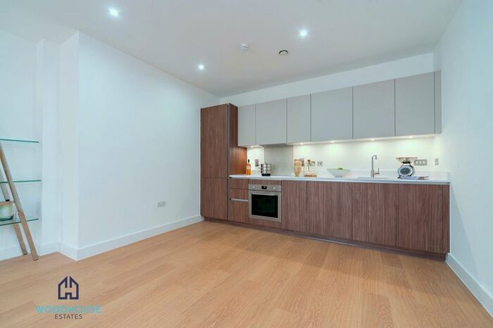 2 Bedroom Flat To Rent In Barham Court, EN6