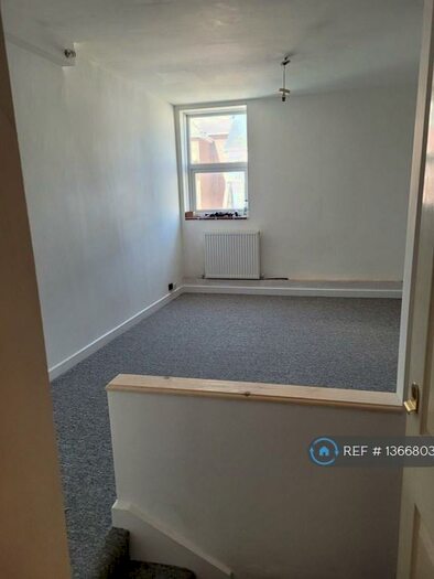 1 Bedroom Flat To Rent In Great George Street, Weymouth, DT4