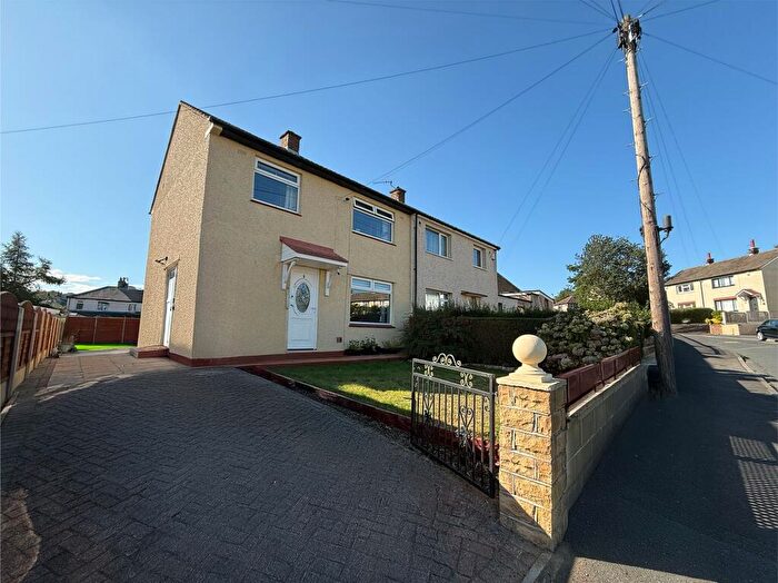 3 Bedroom Semi-Detached House For Sale In Teddington Avenue, Huddersfield, HD5