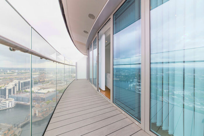 Apartment To Rent In Crossharbour Plaza, London, E14