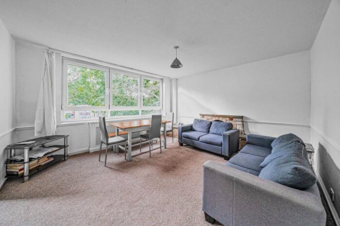 4 Bedroom Maisonette To Rent In Battersea Bridge Road, Battersea, London, SW11