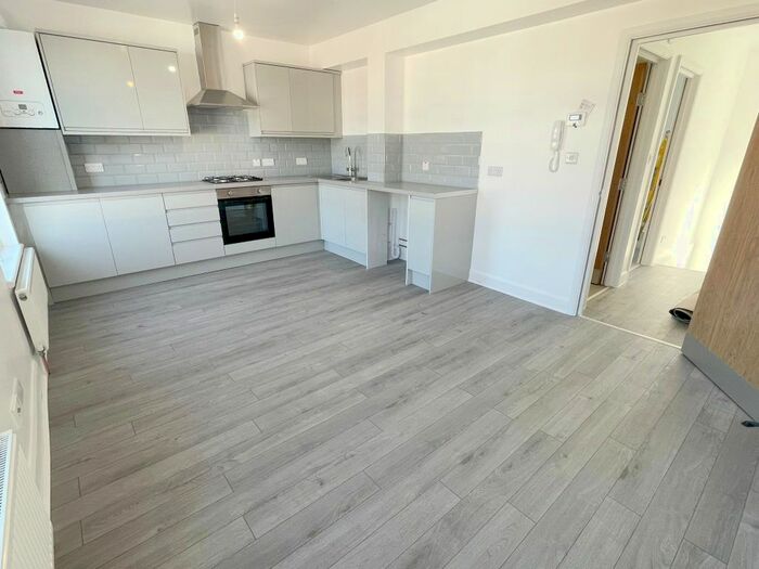 3 Bedroom Maisonette To Rent In Powerscroft Road, London, E5