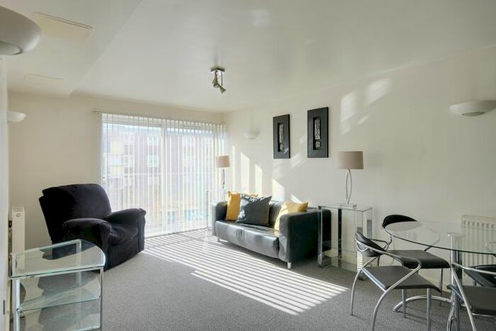 2 Bedroom Flat To Rent In Flint Close, London, E15