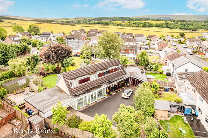 3 Bedroom Semi-Detached House For Sale In Ravenoak Lane, Worsthorne, Burnley, Lancashire, BB10