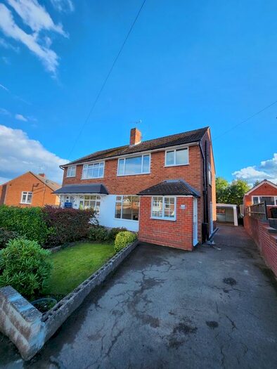 3 Bedroom Semi-Detached House To Rent In Kingsley Road, Kingswinford, DY6