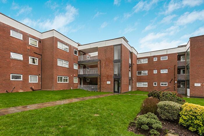 3 Bedroom Property For Sale In Balmore Crescent, Cockfosters, Barnet, EN4