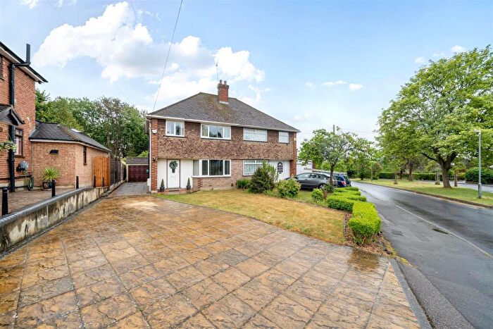 3 Bedroom House For Sale In St. Davids Road, Hextable, BR8