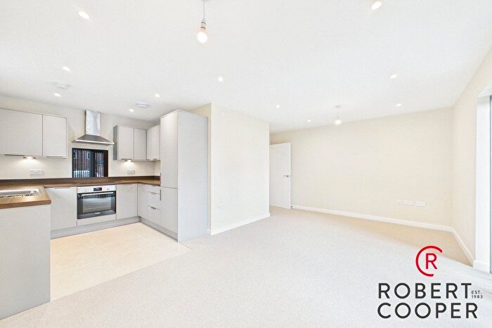 2 Bedroom Flat To Rent In Blackmore Way, Uxbridge, UB8