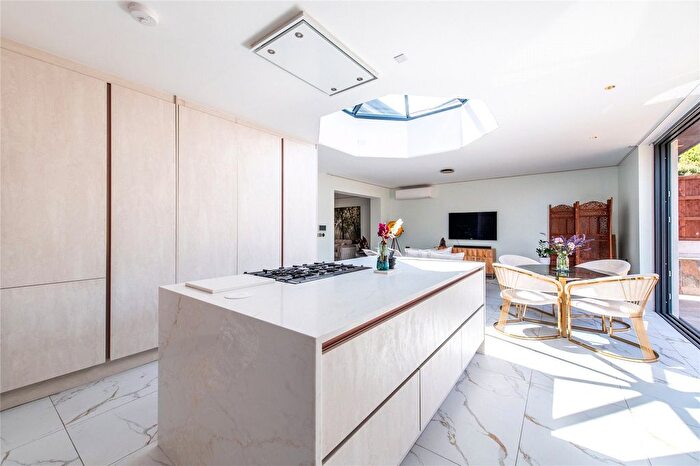 4 Bedroom Detached House For Sale In Watling Street, Rochester, Kent, ME2