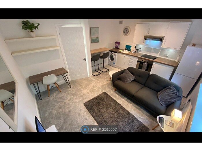 1 Bedroom Flat To Rent In Upper Chorlton Road, Manchester, M16