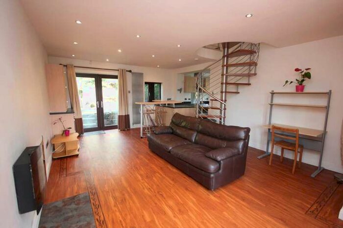 2 Bedroom Mews House To Rent In Carrhill Road, Mossley, OL5