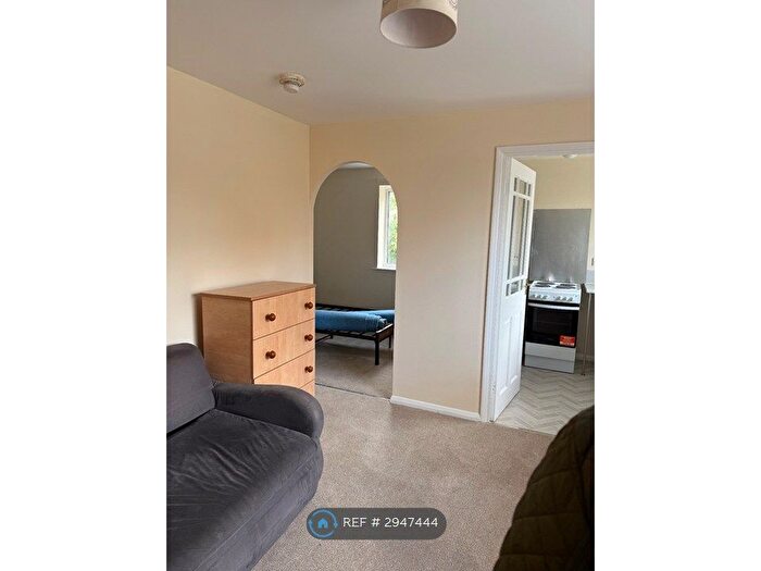1 Bedroom Flat To Rent In Greenslade Road, Barking, IG11