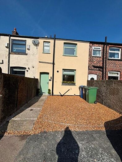 2 Bedroom Cottage To Rent In Oak Street, Radcliffe, Manchester, M26