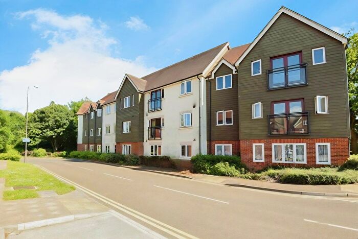 1 Bedroom Flat For Sale In Fairbank Road, Southwater, RH13