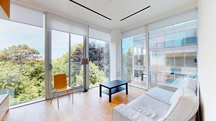 2 Bedroom Flat To Rent In Great West Road, Brentford, TW8