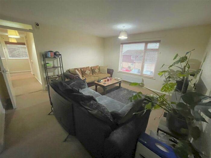 2 Bedroom Apartment To Rent In Saxon Close, Cricklade, Swindon