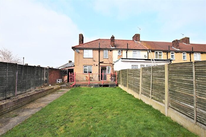 2 Bedroom End Of Terrace House To Rent In Wren Road, Dagenham, RM9