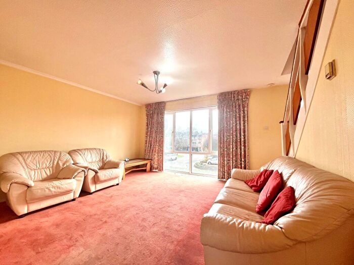 2 Bedroom Maisonette To Rent In Turnpike Link, CR0