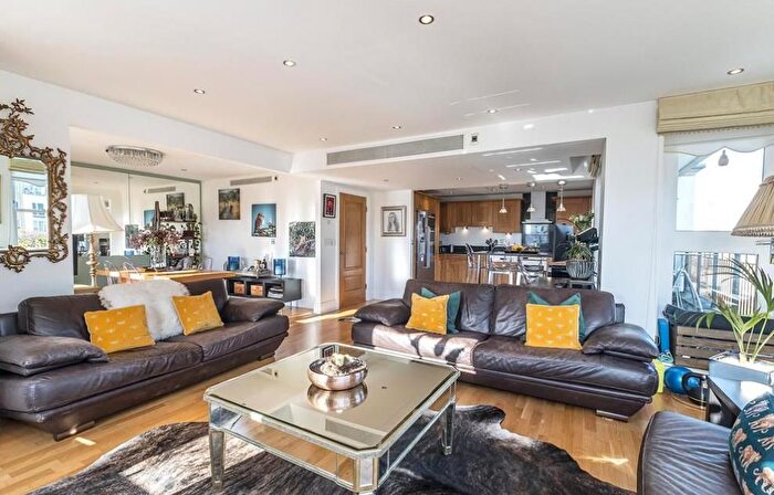 3 Bedroom Flat To Rent In Palgrave Gardens, Marylebone, London, NW1