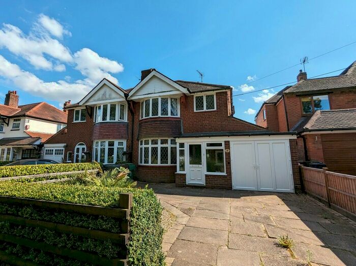 3 Bedroom Semi-Detached House For Sale In Silver Street, Wythall, B47