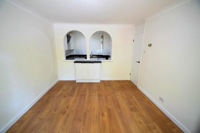 1 Bedroom Flat To Rent In Victoria Road, London, W5