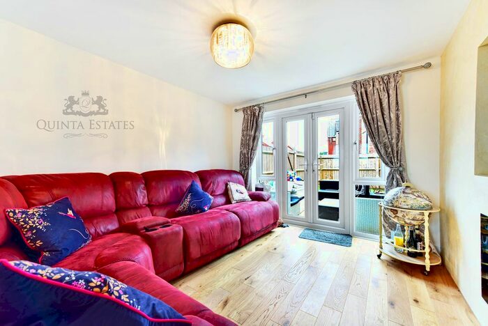 3 Bedroom Semi-Detached House To Rent In Berryfields, Aylesbury, HP18