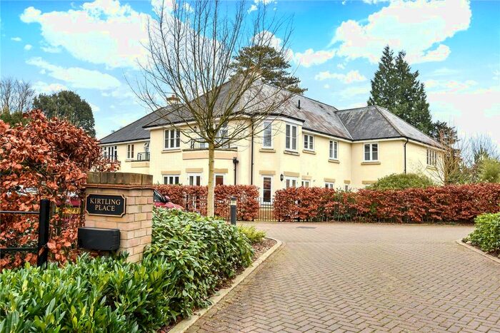 2 Bedroom Flat To Rent In Kirtling Place, Chilbolton Avenue, Winchester, Hampshire, SO22