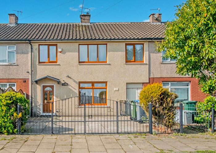 4 Bedroom Terraced House For Sale In Thornroyd Drive, Bradford, West Yorkshire, BD4