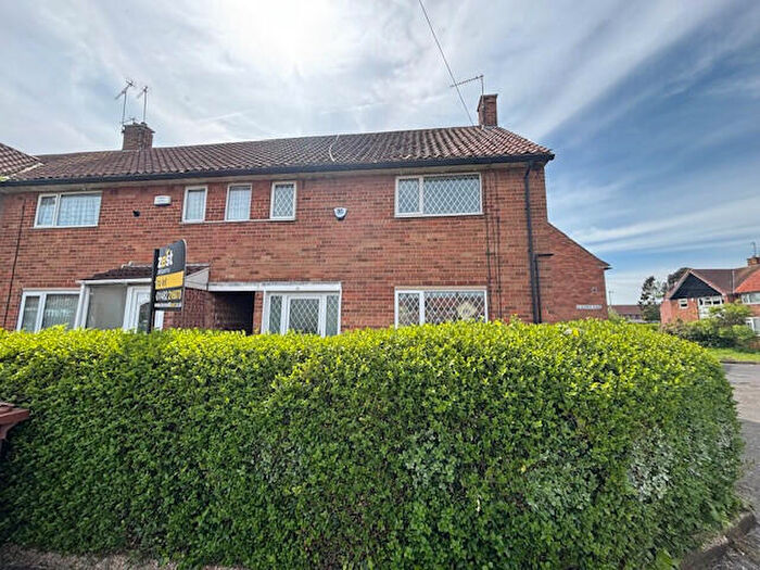 3 Bedroom End Of Terrace House To Rent In Stapleford Close, Hull, Yorkshire, HU9