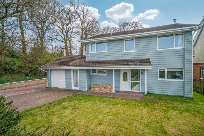 4 Bedroom Detached House For Sale In Alverstone Road, Whippingham, PO32
