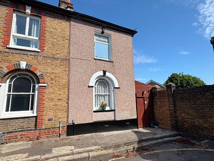 2 Bedroom End Of Terrace House For Sale In Christchurch Road, Gravesend, Kent, DA12