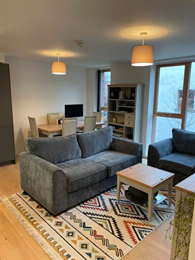 2 Bedroom Town House To Rent In David Street, Leeds, LS11