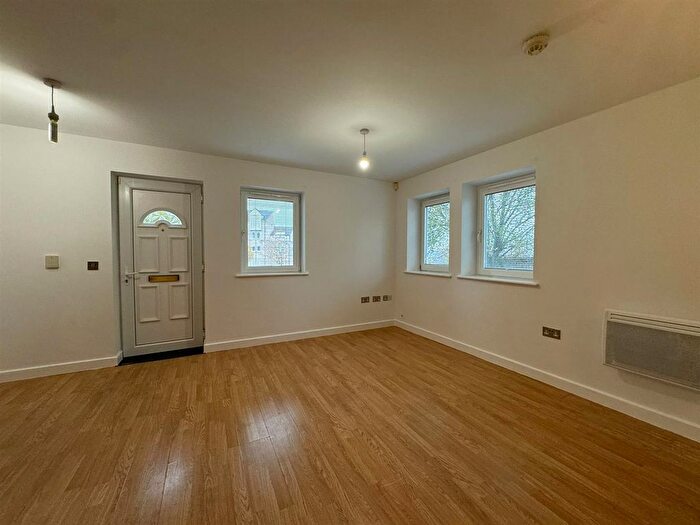 1 Bedroom Flat To Rent In Otley Road, Bradford, BD3