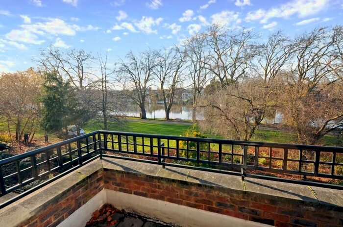 2 Bedroom Flat To Rent In Arun House, Maybate Avenue, KT2