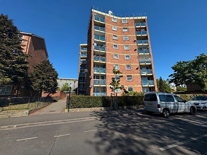 1 Bedroom Flat For Sale In Kemp House, Stevenage Road, East Ham, London, E6