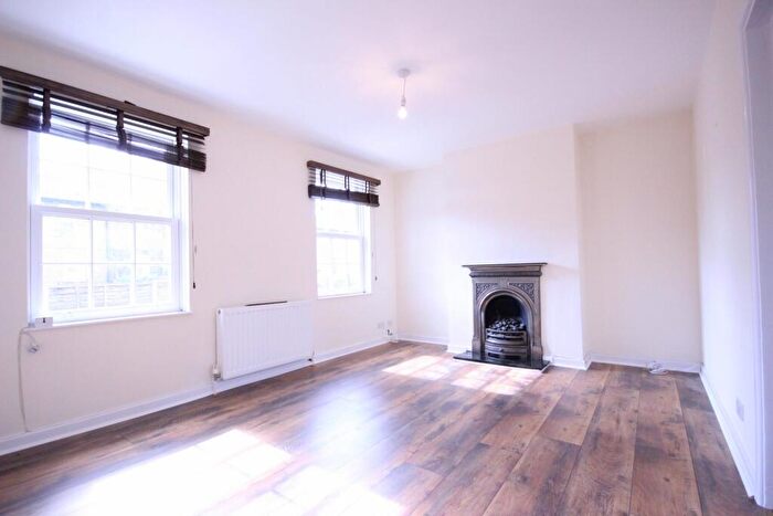 2 Bedroom House To Rent In Chapel House Street, Canary Wharf, E14