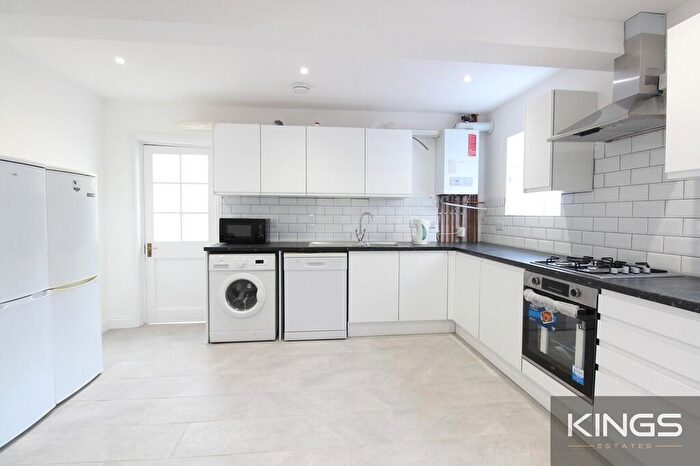 5 Bedroom Semi-Detached House To Rent In Sirdar Road, Southampton, SO17