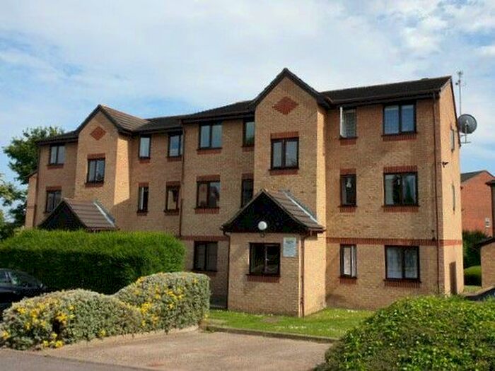 1 Bedroom Flat To Rent In Woodfield Close, Enfield, EN1