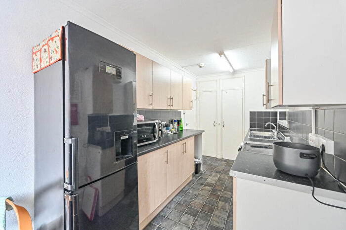 2 Bedroom Flat For Sale In Grafton House, Wellington Way, Bow, London, E3