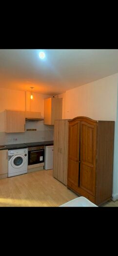 Studio To Rent In Craven Park, London, NW10