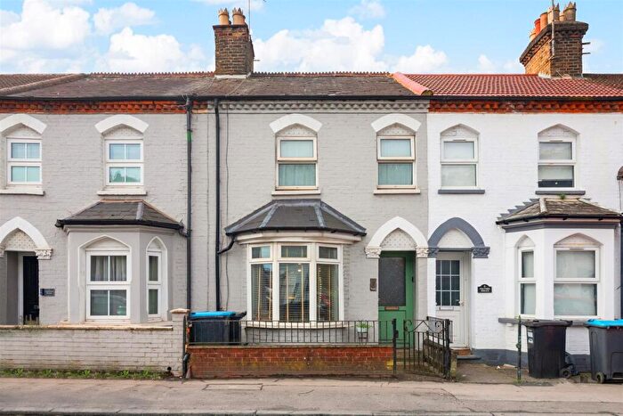 2 Bedroom Terraced House For Sale In Godstone Road, Whyteleafe, CR3