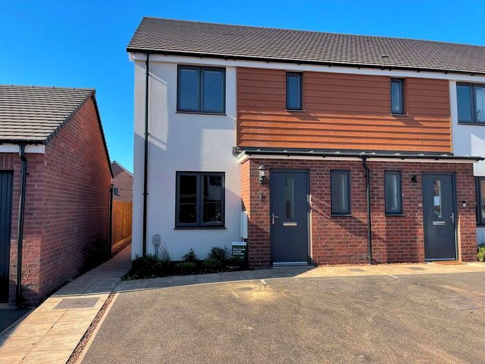 3 Bedroom End Of Terrace House To Rent In Stephens Way, Tithebarn, EX1