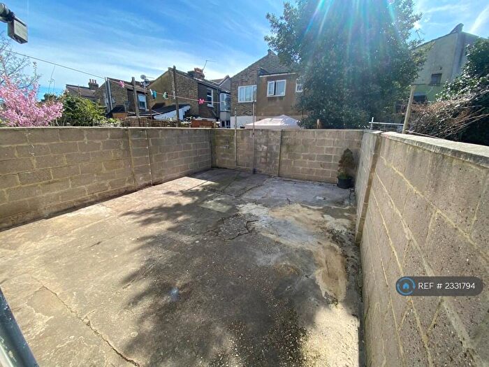 2 Bedroom Flat To Rent In East Ham, London, E6