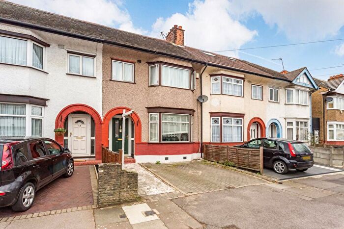 3 Bedroom Terraced House To Rent In Cantley Gardens, IG2