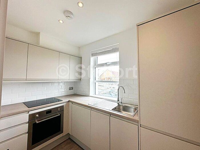 2 Bedroom Flat To Rent In Leytonstone Road, London, E15